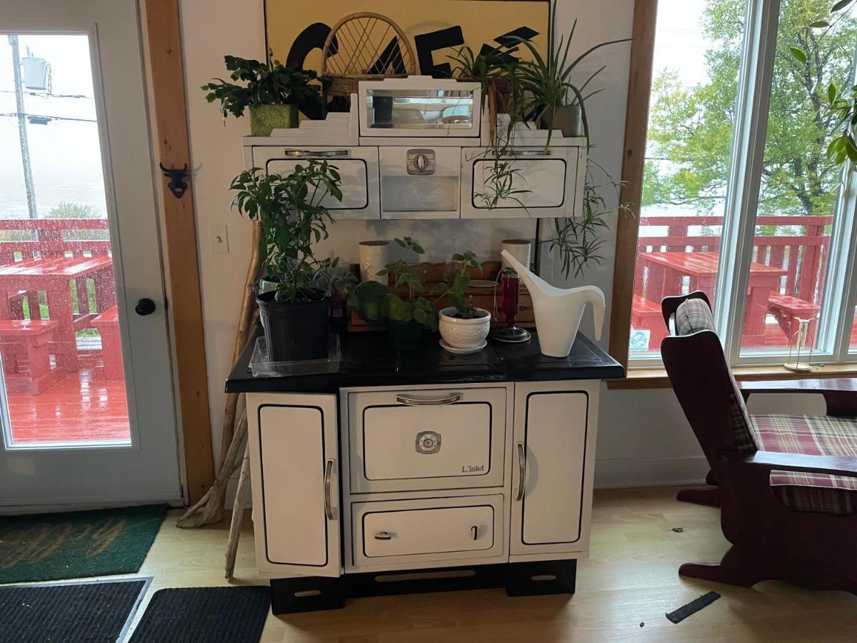 Le Carabobo Auberge Forillon Gaspé Екстериор снимка