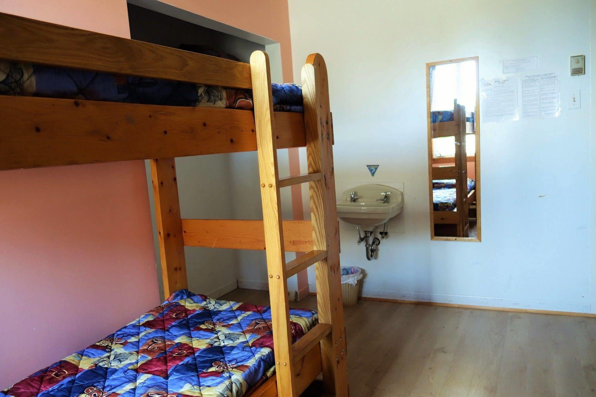 Le Carabobo Auberge Forillon Gaspé Екстериор снимка