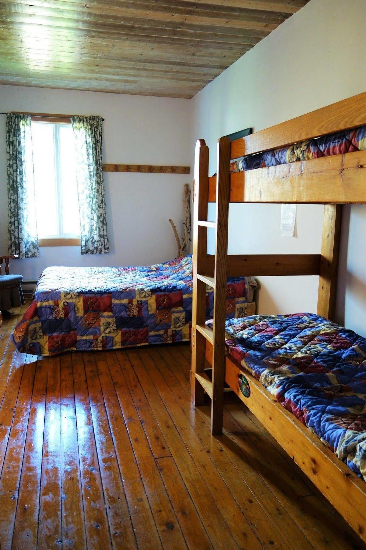 Le Carabobo Auberge Forillon Gaspé Екстериор снимка